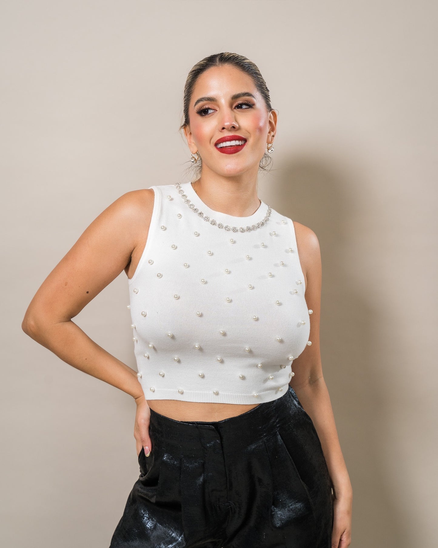 BLUSA HALTER DE PUNTO CON PERLAS Y PEDRERÍA