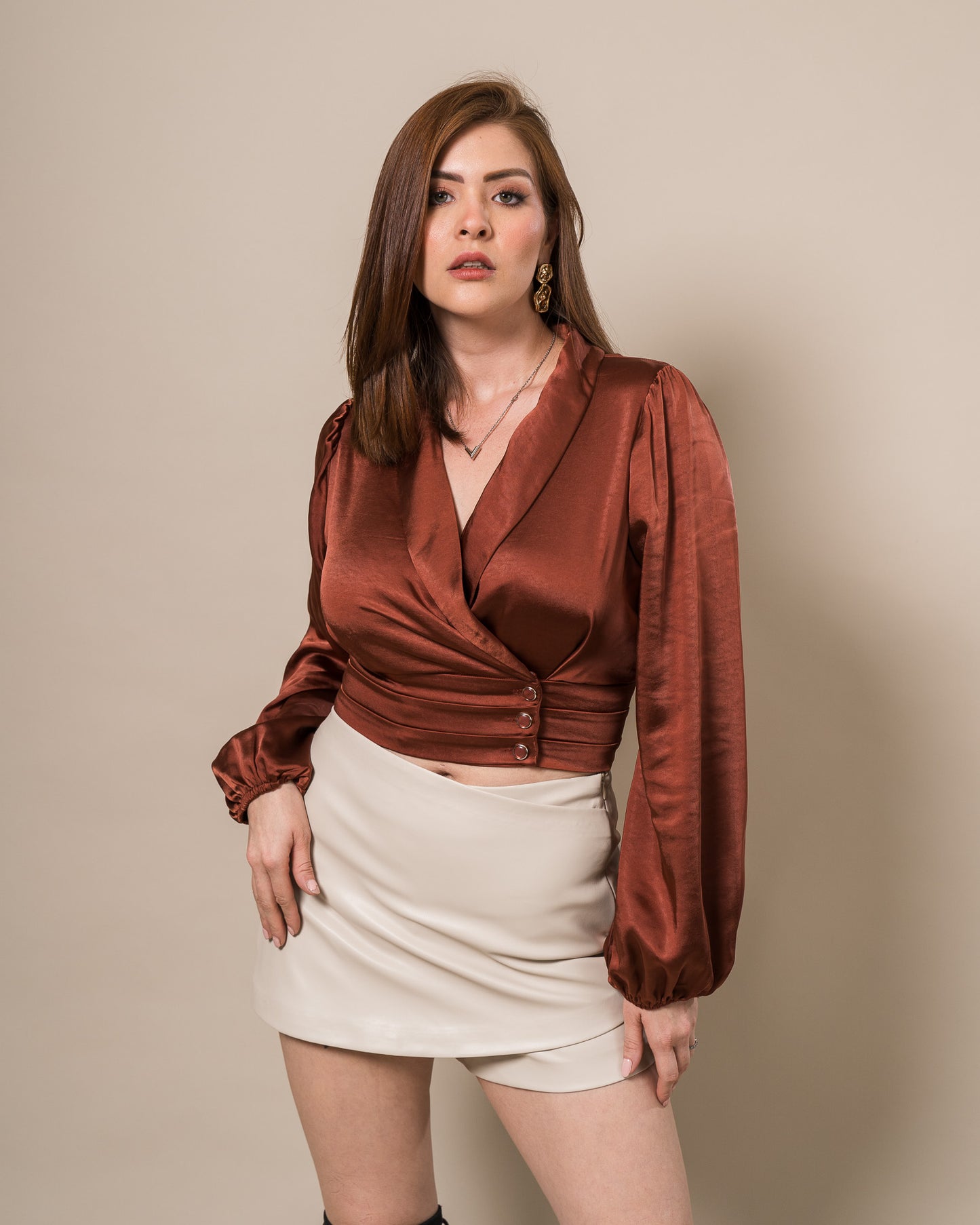 BLUSA RUST SATINADA CON BOTONES