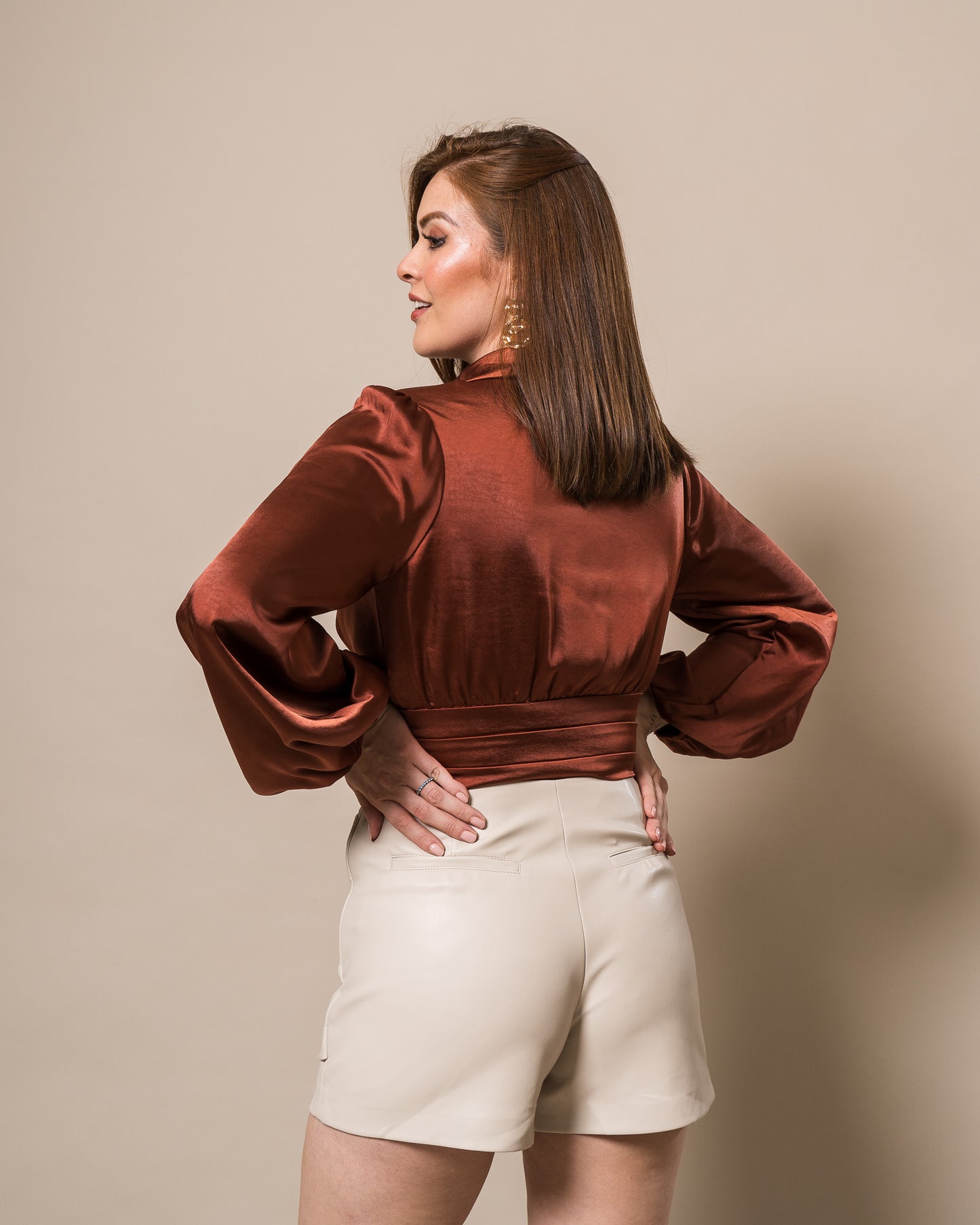 BLUSA RUST SATINADA CON BOTONES