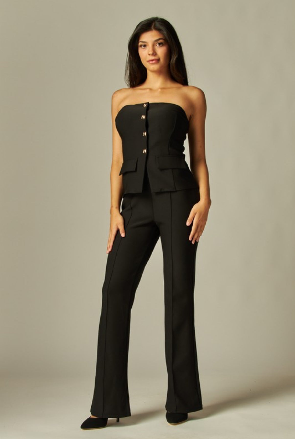 CONJUNTO DE PANTALÓN CON BOTONES DORADOS