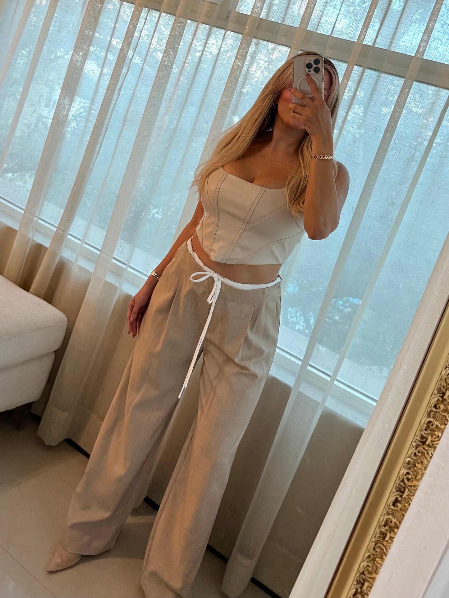 PANTALONES CON CINTURA EN CONTRASTE