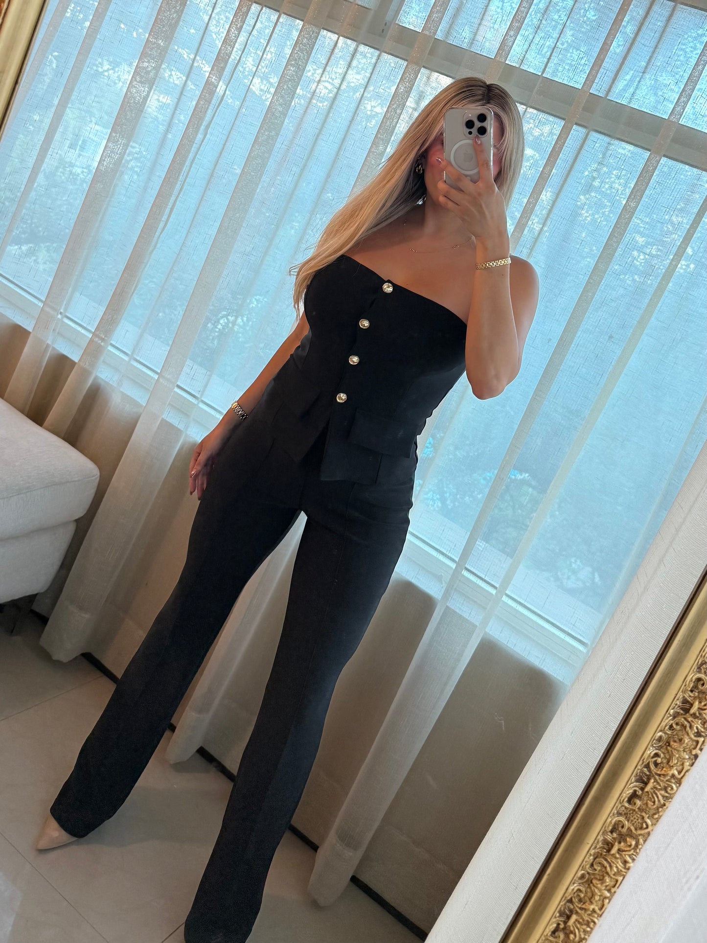 CONJUNTO DE PANTALÓN CON BOTONES DORADOS