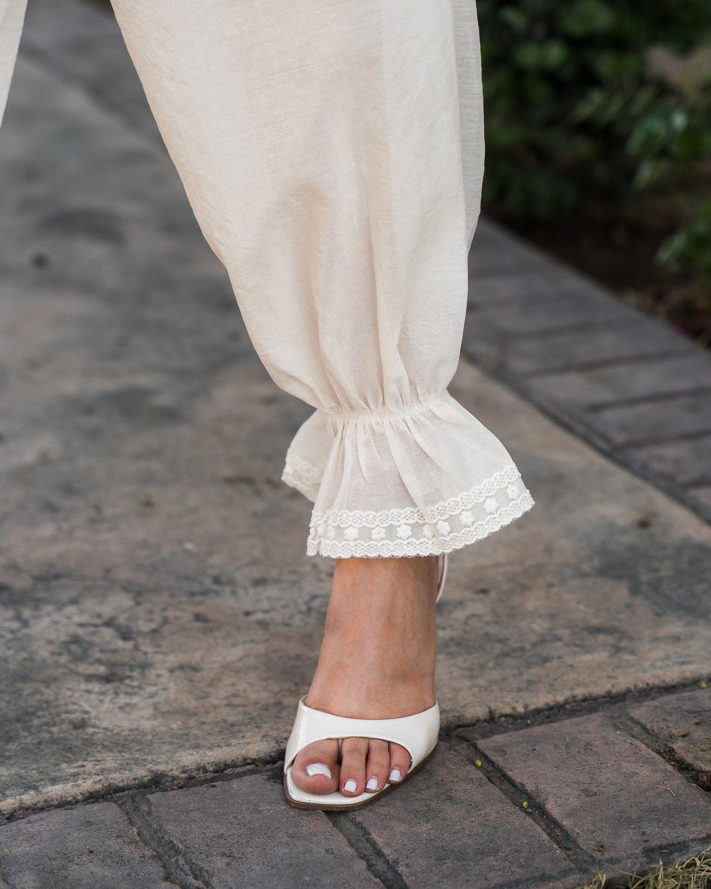 PANTALON GLOBO WHITE BEIGE