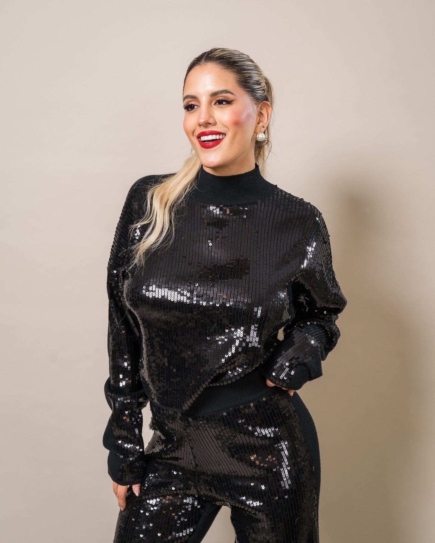 SUÉTER DE PUNTO CON APLICACIONES DE LENTEJUELA